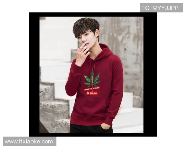 冬季必备足球球星圆领卫衣加绒款舒适保暖时尚休闲运动长袖套头衫 冬季必备足球球星圆领卫衣加绒款舒适保暖时尚休闲运动长袖套头衫