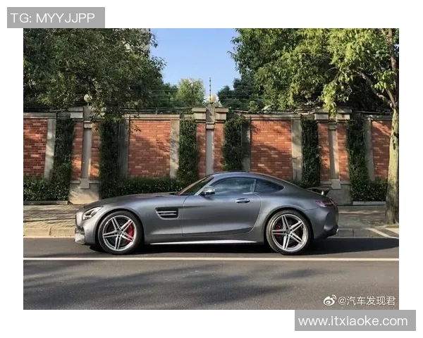 足球巨星豪驾AMG驰骋绿茵之外彰显速度与激情魅力