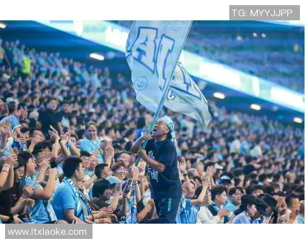 足球明星联手转场演绎精彩配合助力球队崛起